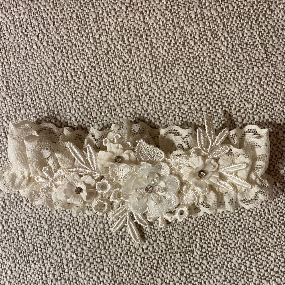 Bridal Accessory Set - Picture 2 of 9